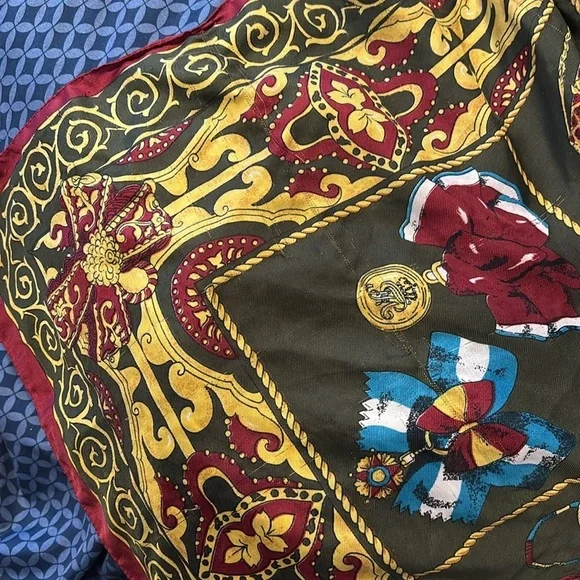 Vintage Baroque vintage scarf - Picture 14 of 16